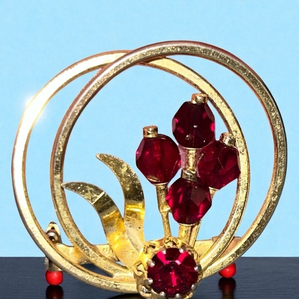 Beautiful Vintage Gold and Red Floral Brooch